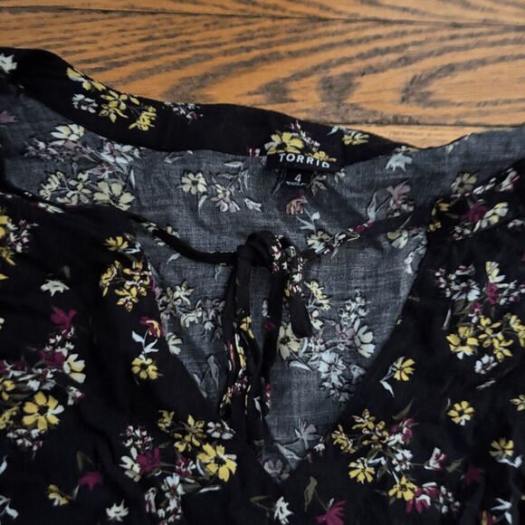 Torrid Women's Black Tie Neck Floral Print Challis Smocked Waist Dress Size 4 - Picture 4 of 7